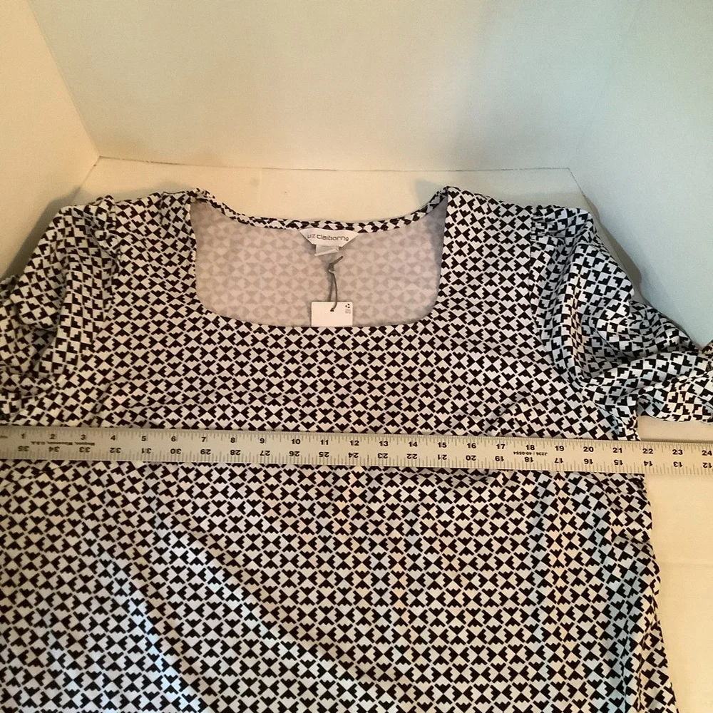 Liz Claiborne Top Short Sleeve White Geo Size XL New - Picture 6 of 11